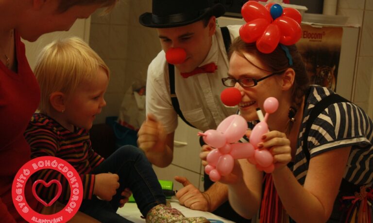 Gyógyító Bohócdoktorok rendelés közben
