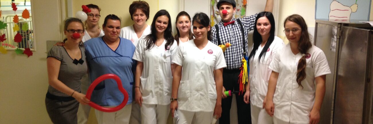 Gyógyító Bohócdoktorok a szegedi Gyermekklinikán