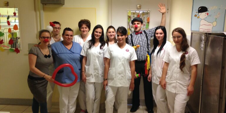 16_small Gyógyító Bohócdoktorok a szegedi Gyermekklinikán